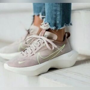 Nike Vista Lite CI0905-200 Fossil Stone/Desert Dust/Volt Athletic Shoes Sz 7.5